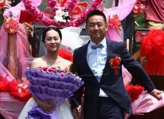 離婚三年,前妻來給女兒過生日,飯桌上前妻說一話,讓我如墜冰窖