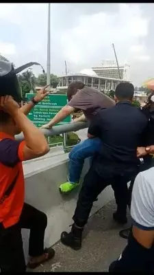 男子乘車發生碰撞 警員盤問時突然跳橋