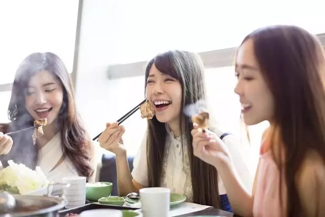 飯後5個症狀持續出現,說明你腸道「老了」……趕緊保養!