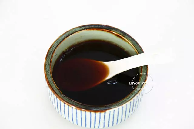 沒放一滴油的燒雞翅,一樣油亮照人,比可樂雞翅還香,過年試試看