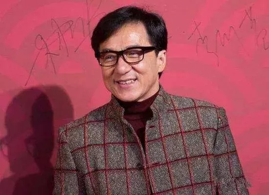 林鳳嬌的一句話,讓成龍「永遠都不可能認私生女」,小龍女自殺都沒用!