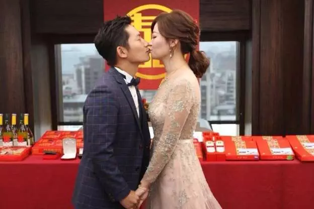 蔡昌憲當爸爸了!老婆玩猜字遊戲「我要當拔比」讓他傻住,下一秒「感動表情超複雜」:真的假的啦!