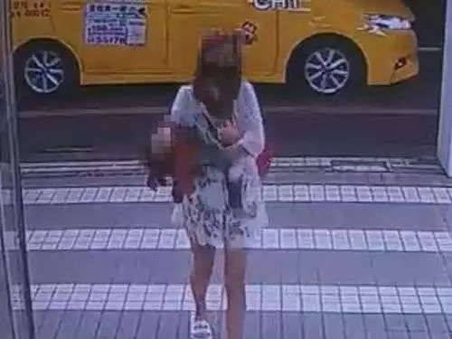 如此狠心的母親,還可以到Ktv爽唱3小時