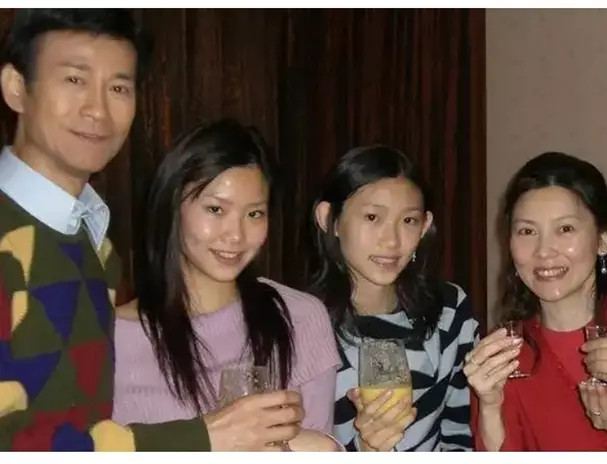 「肥姐」去世12年,鄭少秋終於公開是誰出軌,好男人被誤會30年!