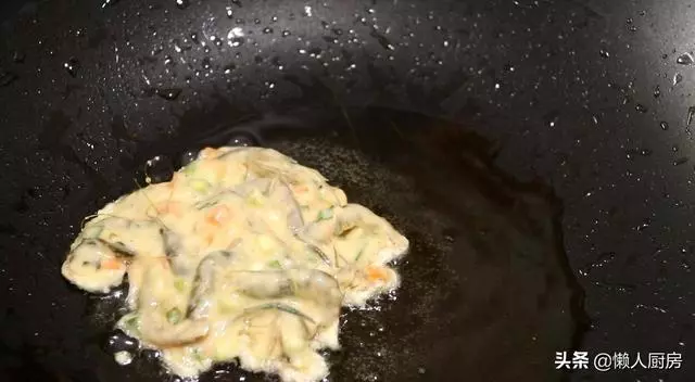不加水,不揉面,教你這樣做蝦餅,好吃不上火,蝦連殼兒一起吃