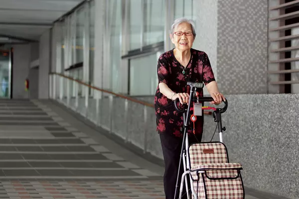 寇世勳母親,今年 87歲 ... 自己存老本,住「養生村」享清福!看到奶奶的笑容,我的心也暖暖的