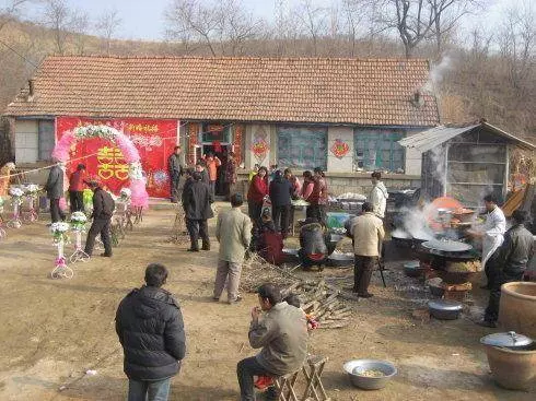 懷孕生下雙胞胎女兒,被逼離婚,十年後再遇前夫,我愣了