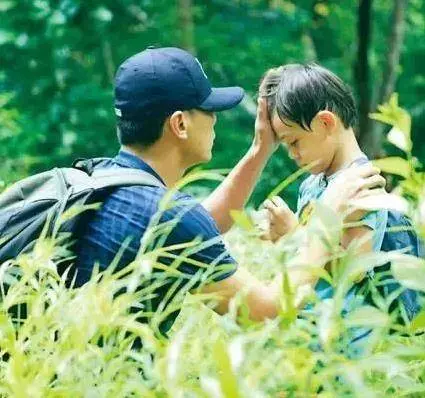 網路最高贊:寧可教子猛如狼,不可教子綿如羊