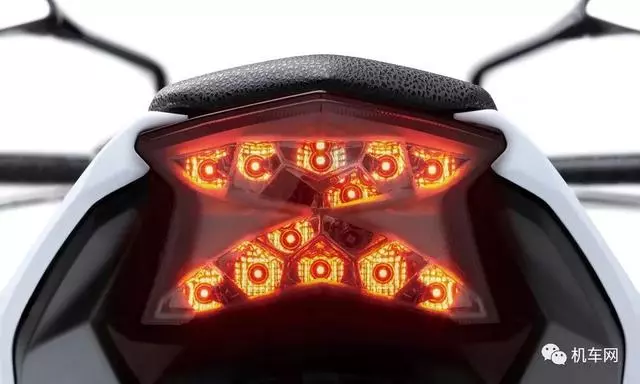 車架僅15公斤,川崎這款車很躁,硬剛690也不虛!