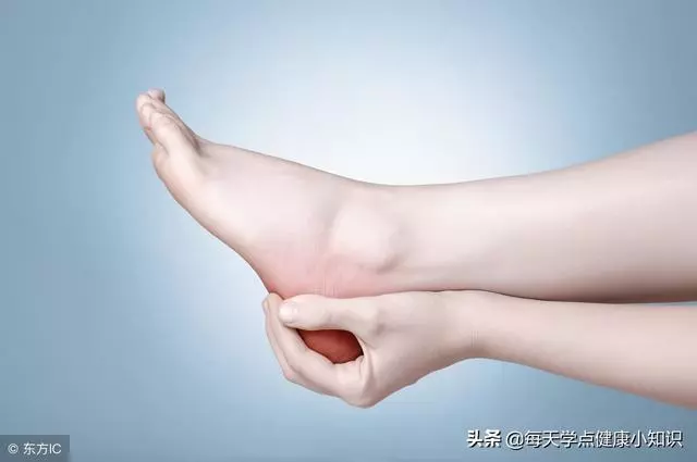 足跟痛怎麼辦?骨中醫:常按這4處,通經活絡,足跟慢慢不痛了