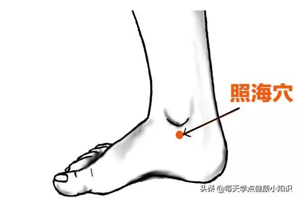 足跟痛怎麼辦?骨中醫:常按這4處,通經活絡,足跟慢慢不痛了