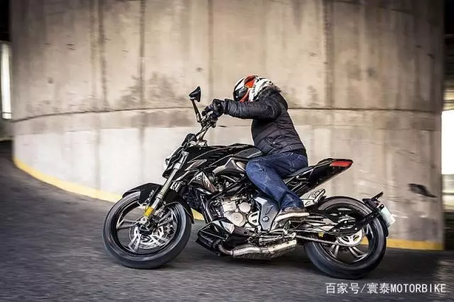升仕嶄露頭角!外國騎士評測升仕310R街車