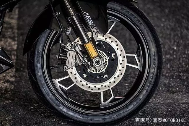 升仕嶄露頭角!外國騎士評測升仕310R街車