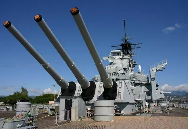 軍艦退役後怎麼處理?美國封存航母當博物館,中國改成漁政船