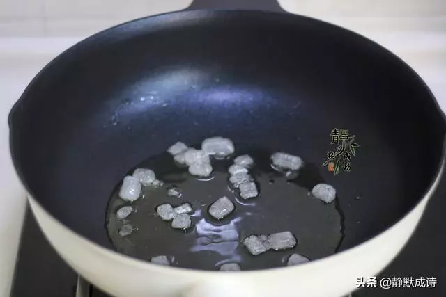 別總吃排骨了,它價格是排骨的一半,這樣做,吃著比排骨還過癮