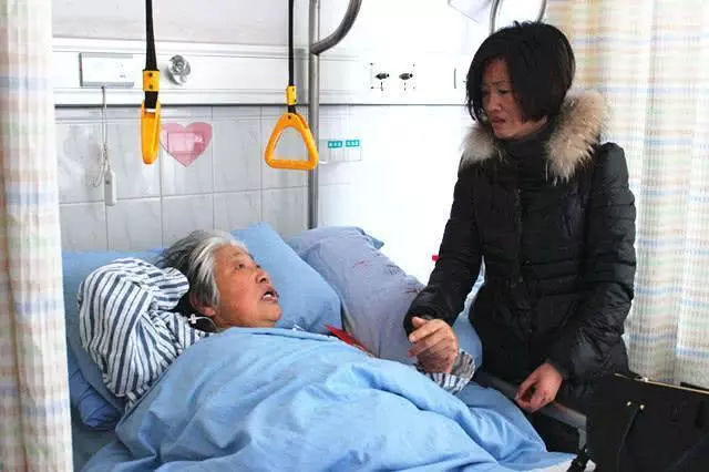 媽,當初您把家產都給了弟弟,現在生病又平攤?對不起,沒錢
