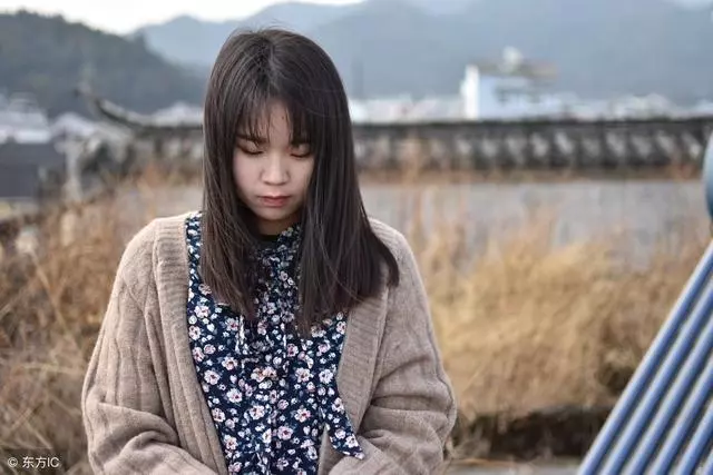 連著七天做同樣的夢,母親連夜坐火車,接遠嫁的女兒回了娘家