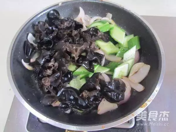 豬身上最補的部位,常吃養血安神治療失眠,可惜很多人不會吃!