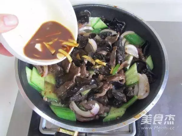 豬身上最補的部位,常吃養血安神治療失眠,可惜很多人不會吃!