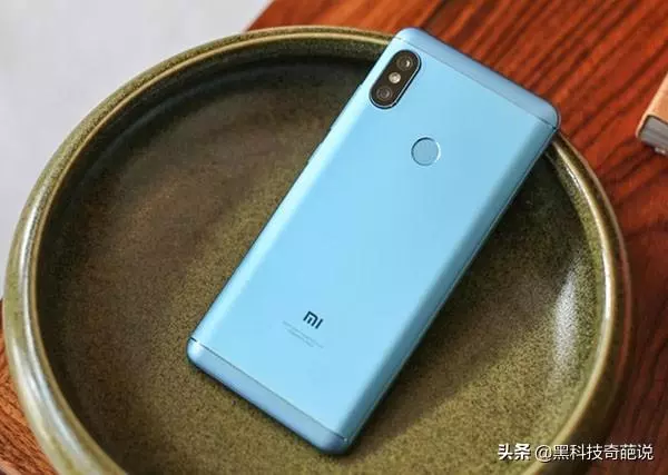 搶不到紅米Note 7,這台紅米手機也很不錯,價格便宜了100多塊!