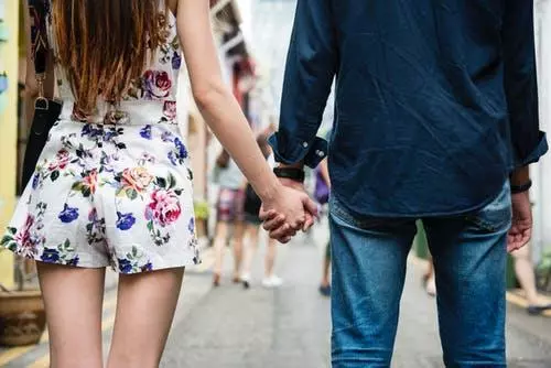 心理學家:如果一個男人願意為你做這三件事,說明他相當愛你