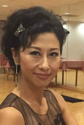 57歲葉倩文和林子祥生活近照:中年發福幸福胖,四代同堂其樂融融!