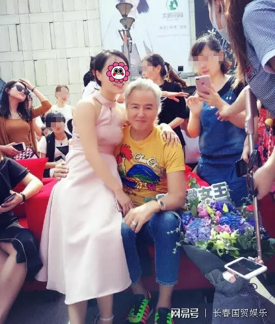 張庭老公與女子的親密合影照流出,稱「對大哥的愛是發自內心的。」