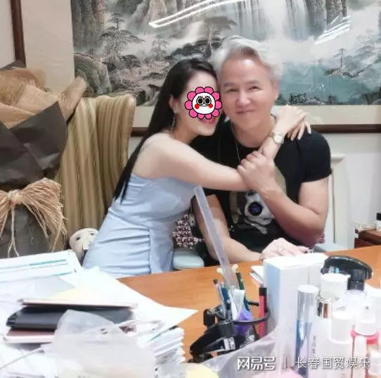 張庭老公與女子的親密合影照流出,稱「對大哥的愛是發自內心的。」