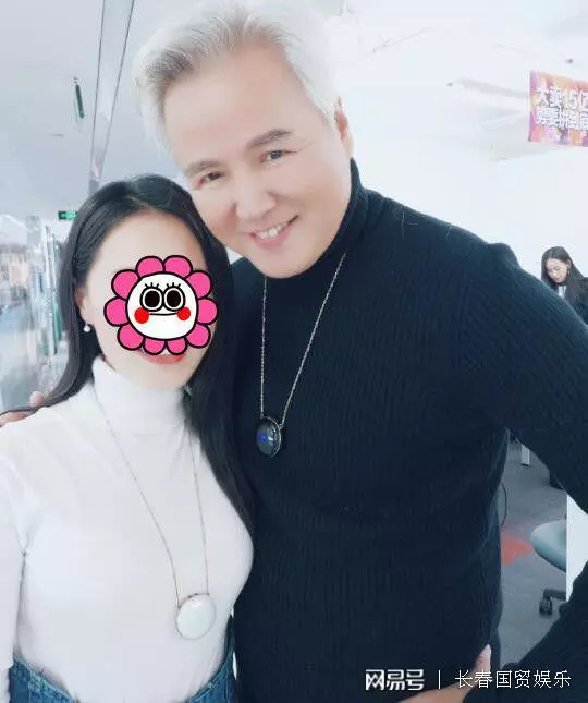 張庭老公與女子的親密合影照流出,稱「對大哥的愛是發自內心的。」