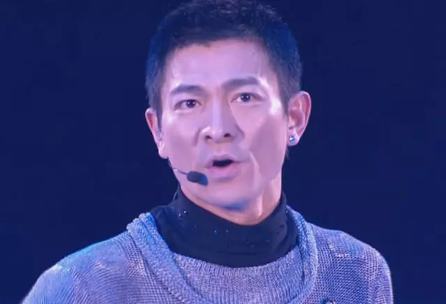 劉德華被地頭蛇扇耳光,向華強都沒辦法,他卻一個電話就擺平此事