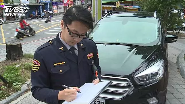 花錢消災!遇小擦撞私了 騎士「我趕時間」