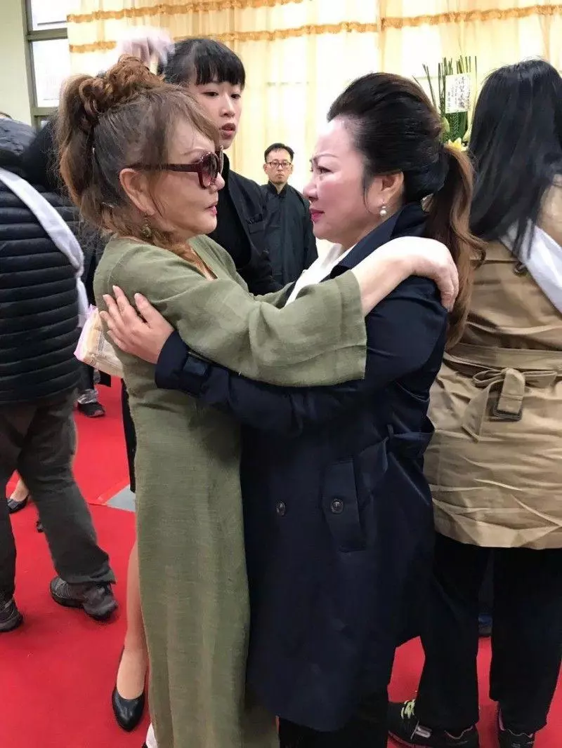 送亡夫最後一程!澎澎心痛淚訴「廖峻也病了」