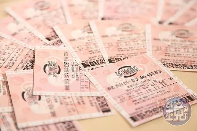 老闆哭哭!9員工合資買樂透 中了14億集體離職
