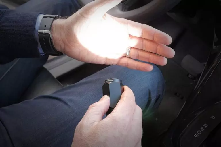 司機記得給愛車準備這 10 樣應急物品!關機時刻能救命