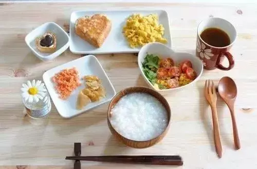 女子經常熬夜不吃早餐,腹痛難忍竟取出一盆「葡萄粒」?