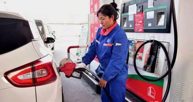 究竟是加滿了省油還是加一半省油?不是加半箱也不是加滿,車商給出了答案