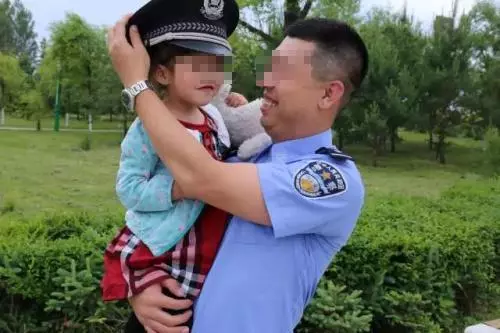 老公捉住小偷因心軟放走,20年後受傷沒錢醫,小偷送來200萬救命錢