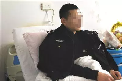 老公捉住小偷因心軟放走,20年後受傷沒錢醫,小偷送來200萬救命錢