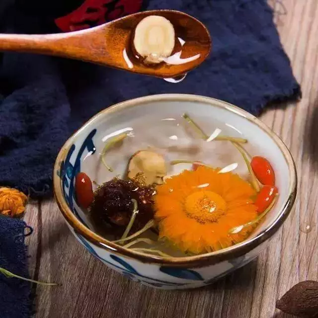 紅棗和它一起泡,每天一杯,7天身體內濕氣消,臉色更紅潤!