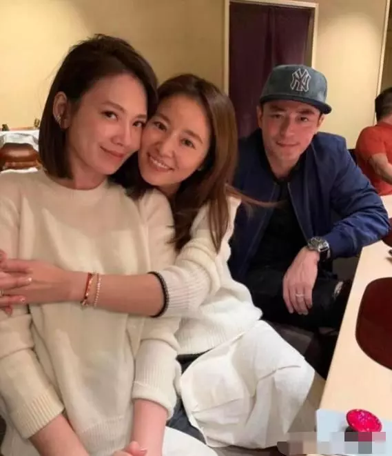 林心如閨蜜不小心曝光其素顏照,連唇膏都沒塗,網友:大跌眼鏡咩!