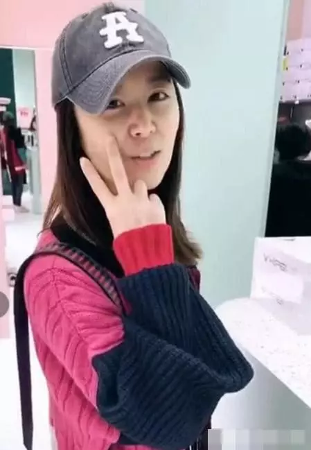 林心如閨蜜不小心曝光其素顏照,連唇膏都沒塗,網友:大跌眼鏡咩!