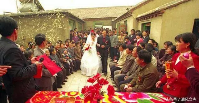 父親娶拾荒女人為妻,後媽卻不讓兩繼子參加父親葬禮,一段往事揭開女人神秘身份