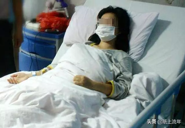 兒媳生病,婆婆找娘家要醫藥費,錢到手後正要回家,拉開門,蒙住
