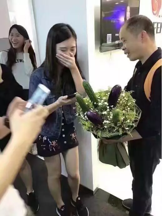 小叔子結婚,婆婆逼我把我娘家陪嫁房子過戶給他,隔天睜眼我樂了