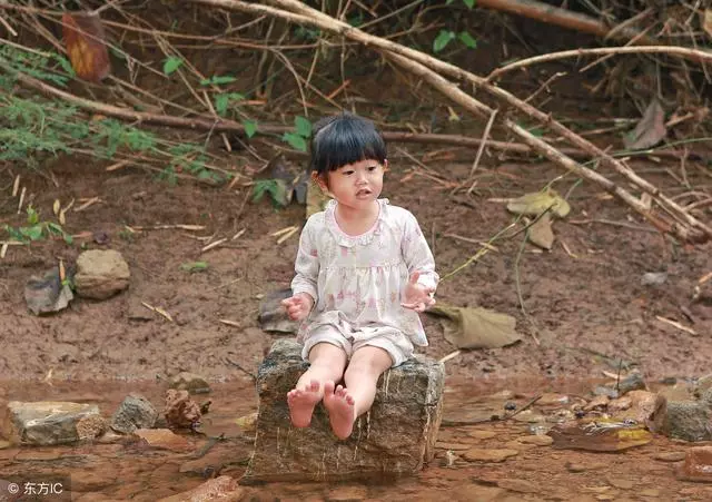 我嫁窮小子父母跟我斷絕關係,六年後母親生病我給十萬後才知被騙