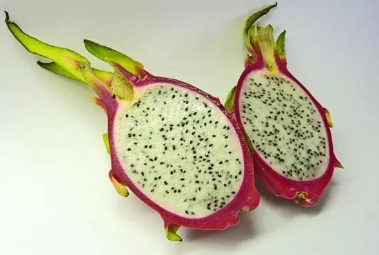 喜歡吃火龍果的人一定要看一看,火龍果這樣吃會對身體產生危害,尤其不能和它一起吃,嚴重危害翻倍