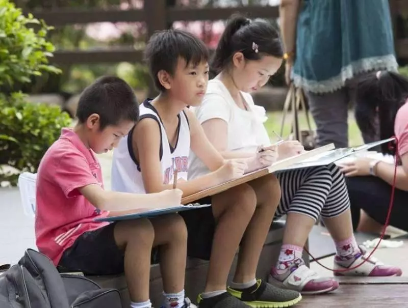 「爆笑」小學生滿分作文《我的家》走紅,連用十多個成語,老師都給跪了:算你狠,100分拿去!