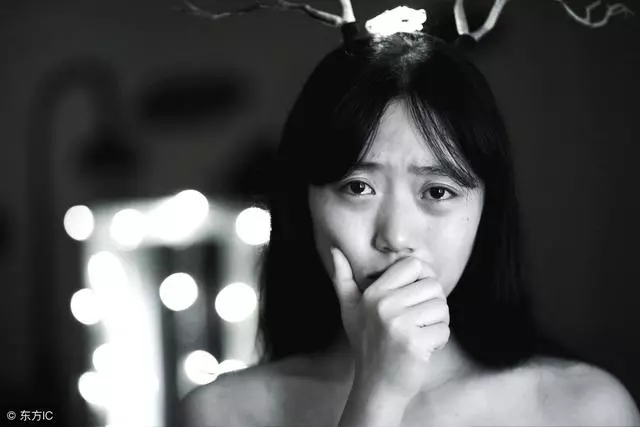 丈夫去世後,我陷入無盡的悲傷中,婆婆的話讓我撕心裂肺!