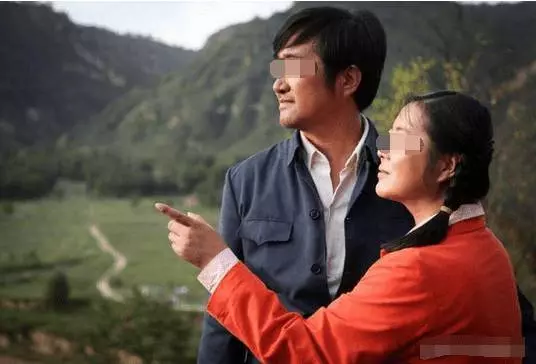 妻子罵丈夫沒出息,他生氣離家,奮鬥八年成老闆後回家,進屋愣了