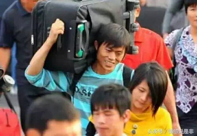 我和老公在外掙錢要換大房,回到家孩子喊了兩個字,我把工作辭掉